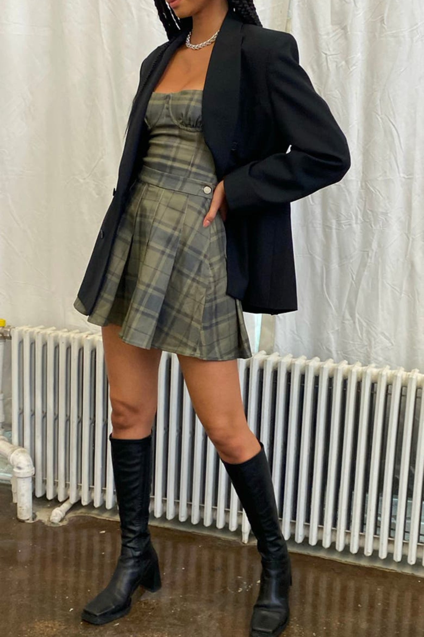 HIGH RISE PLEATED SKIRT