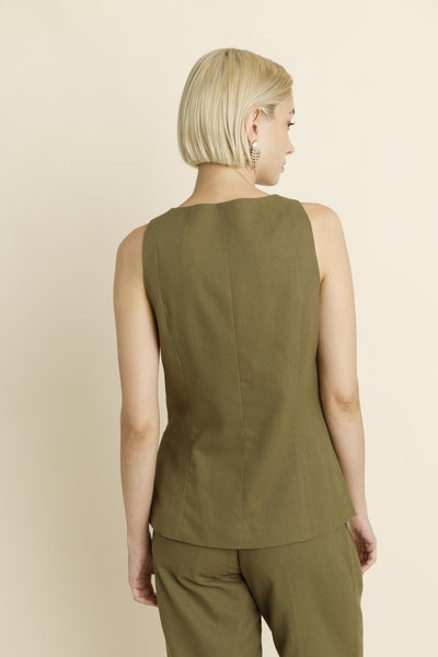 SLEEVELESS VEST