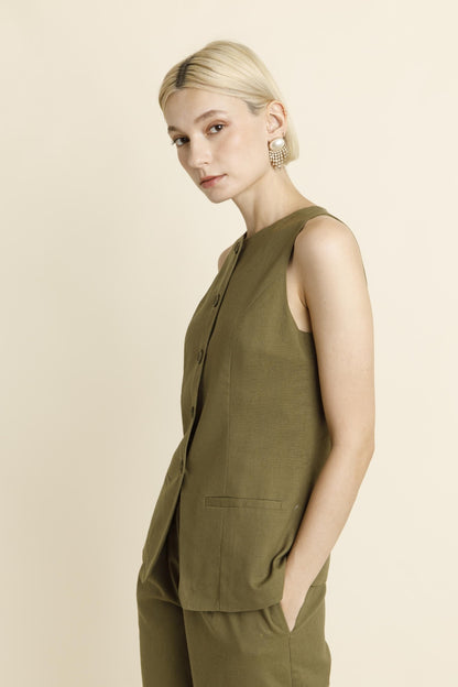 SLEEVELESS VEST